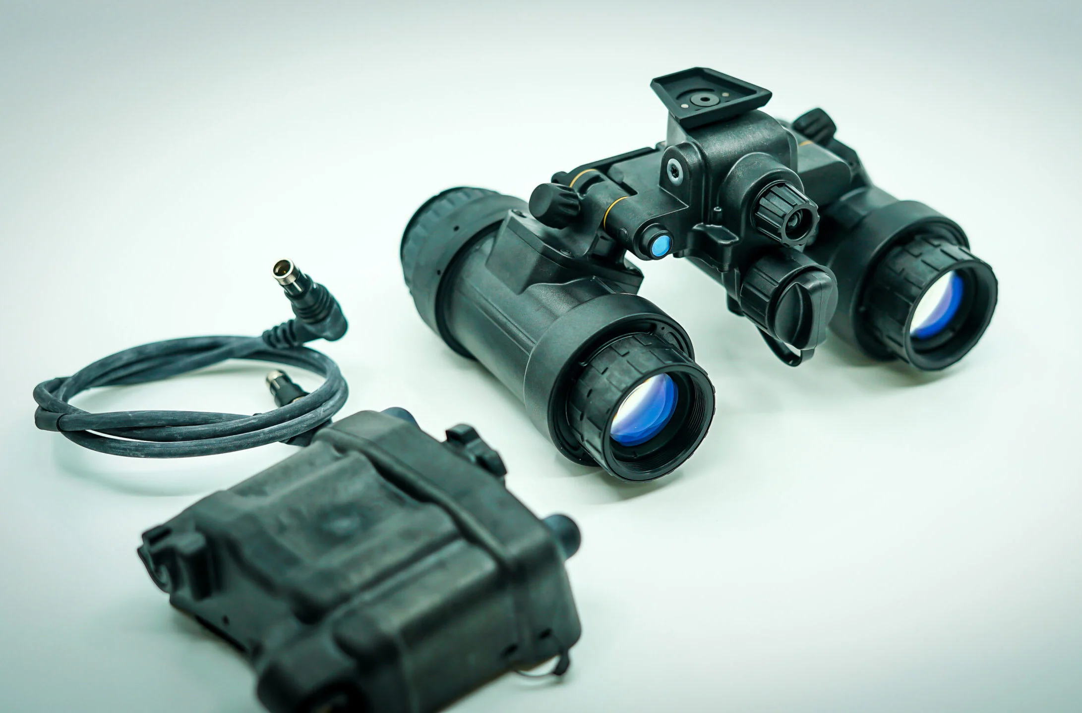 6 L3HARRIS BNVD 1531 Binocular Night Vision Goggle Package Including Battery Pack – High FOM 2376+